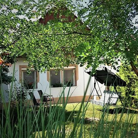 Julia Vendeghaz Sarrod Hotel Екстериор снимка