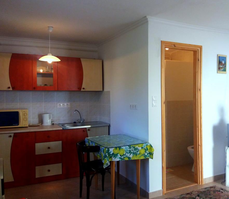 Julia Vendeghaz Sarrod Hotel Екстериор снимка