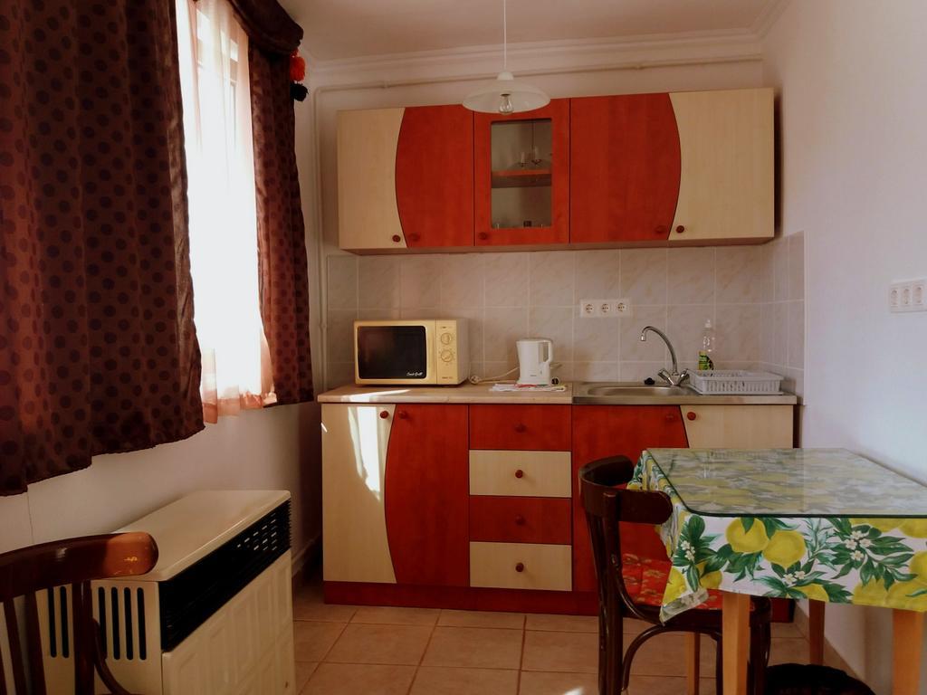 Julia Vendeghaz Sarrod Hotel Екстериор снимка