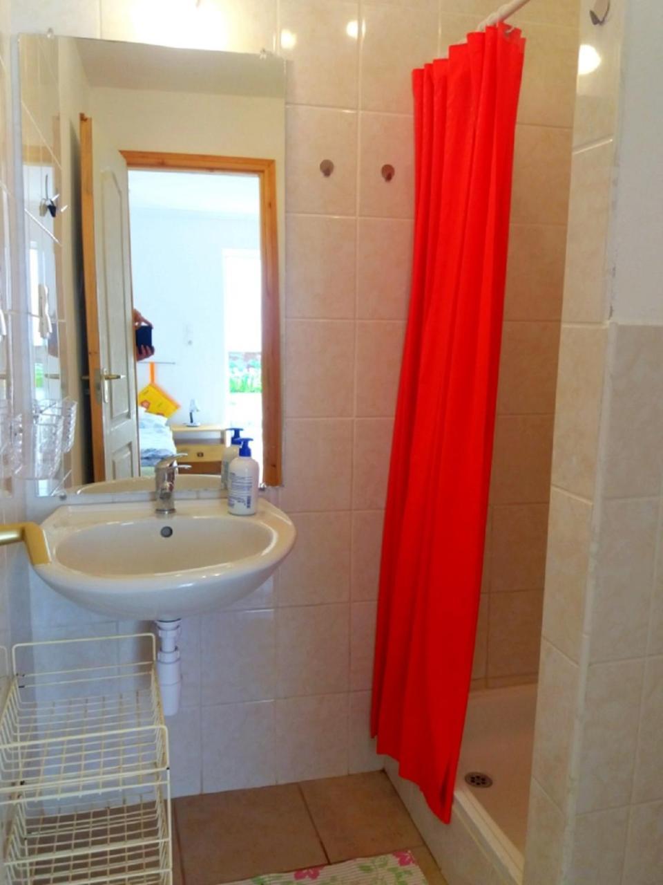 Julia Vendeghaz Sarrod Hotel Екстериор снимка