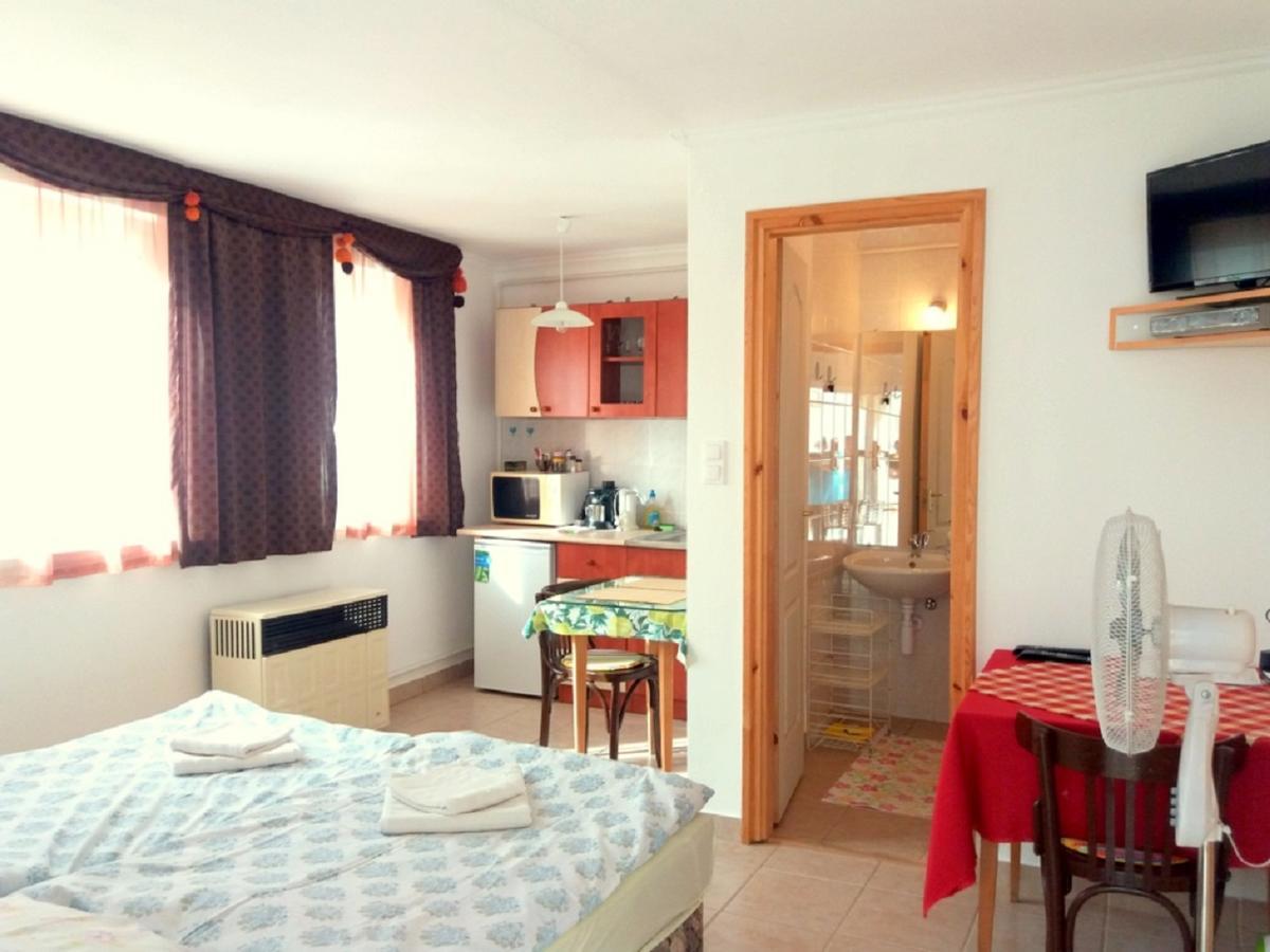 Julia Vendeghaz Sarrod Hotel Екстериор снимка