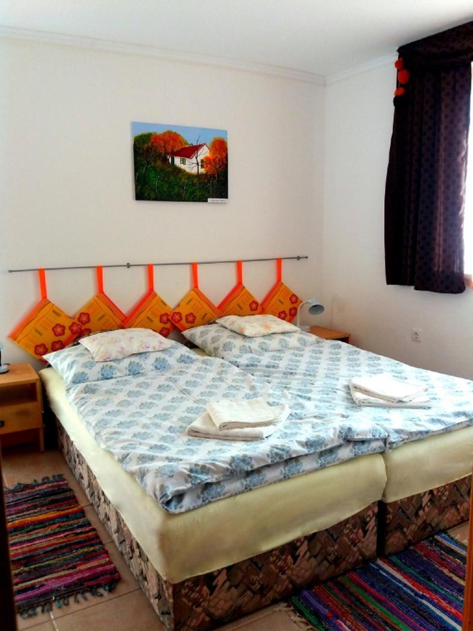 Julia Vendeghaz Sarrod Hotel Екстериор снимка